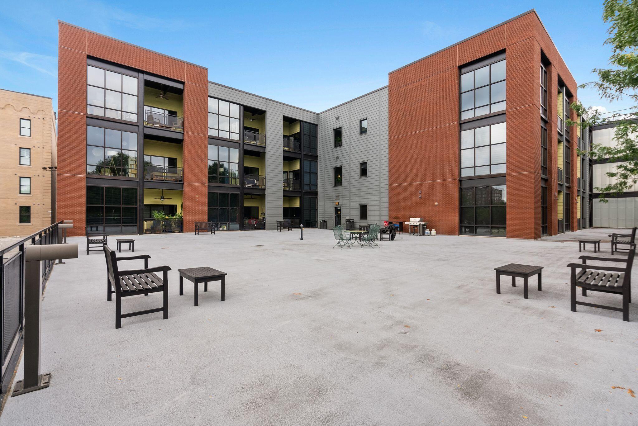 350 East Short Street Unit: 324