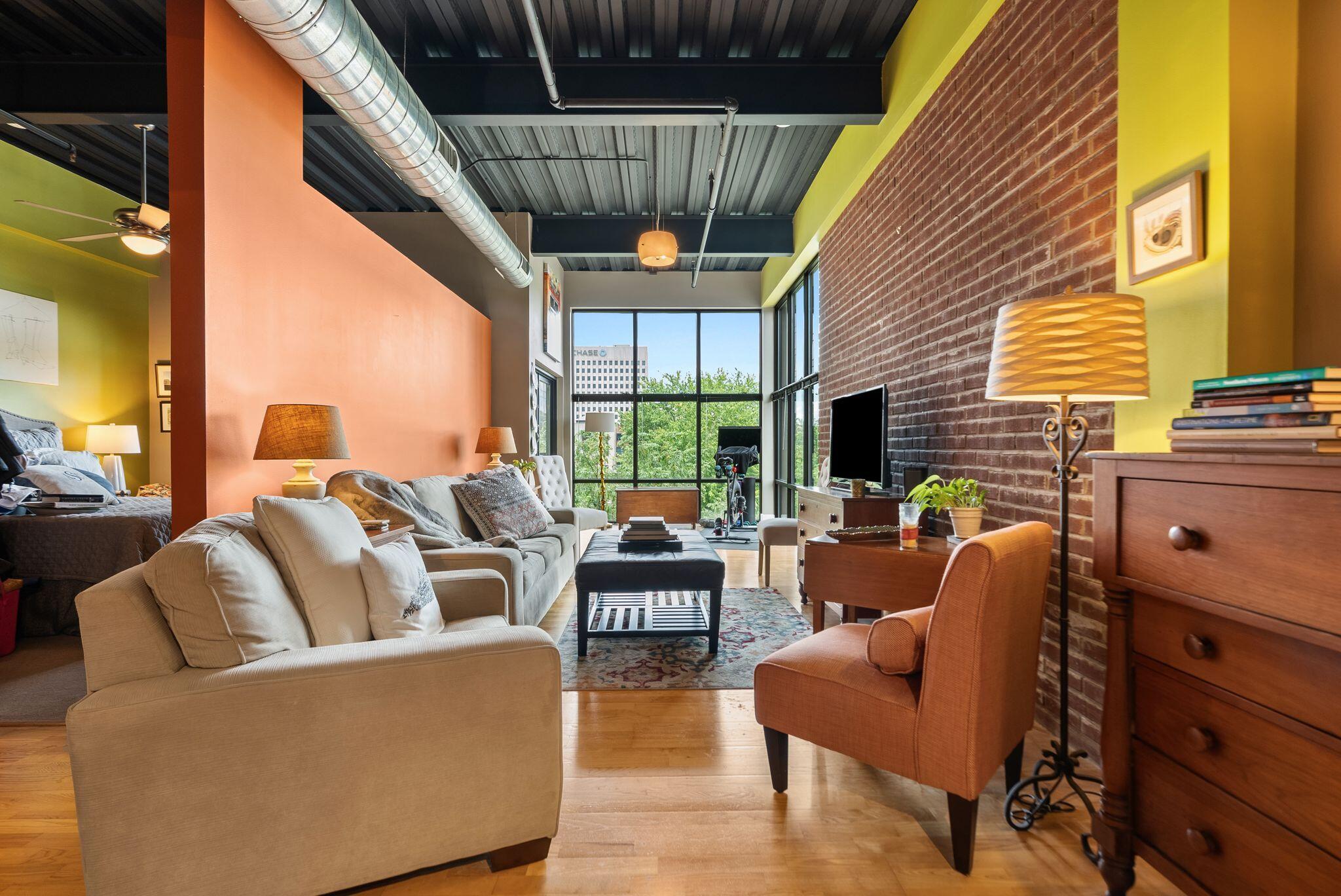 350 East Short Street Unit: 324