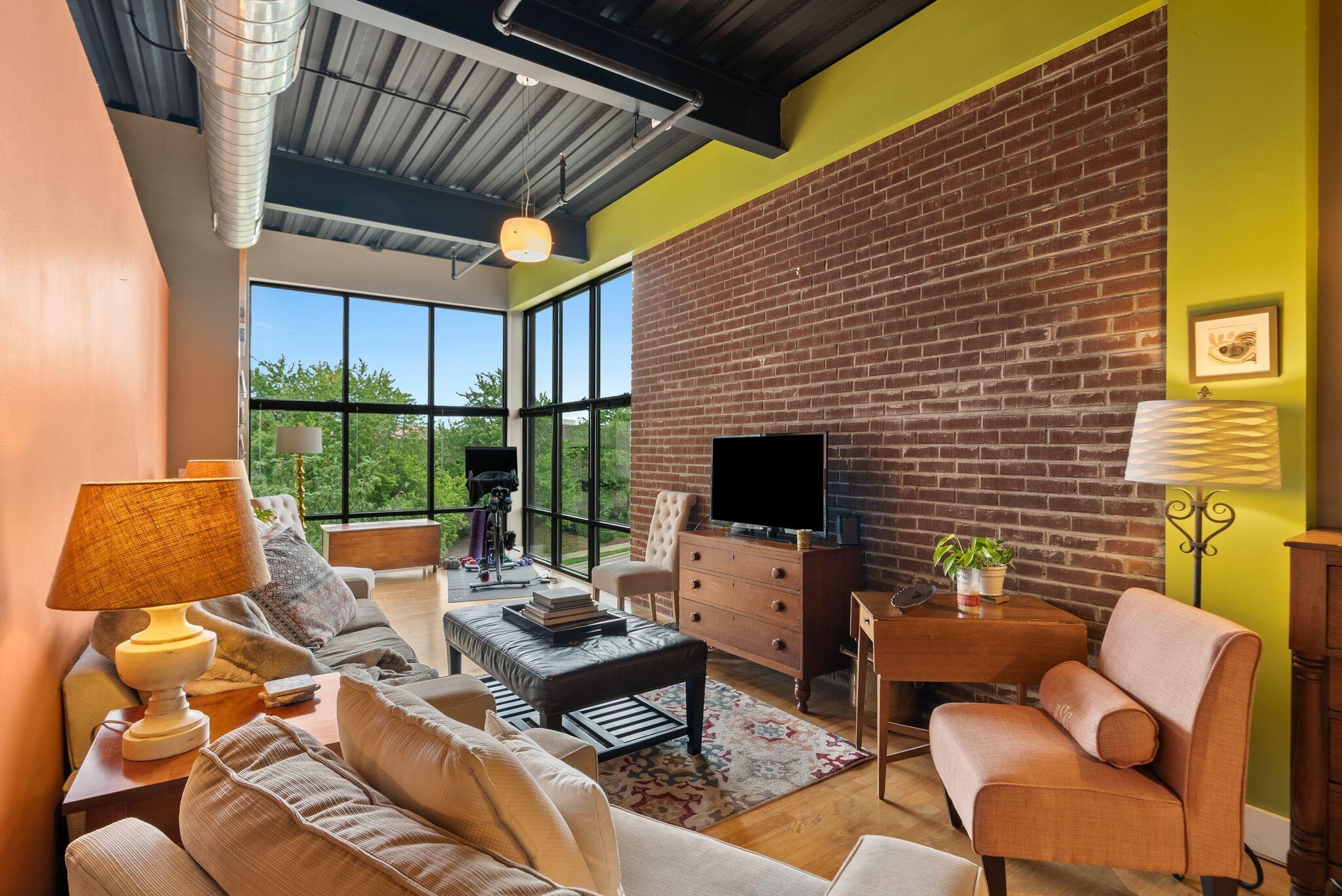 350 East Short Street Unit: 324