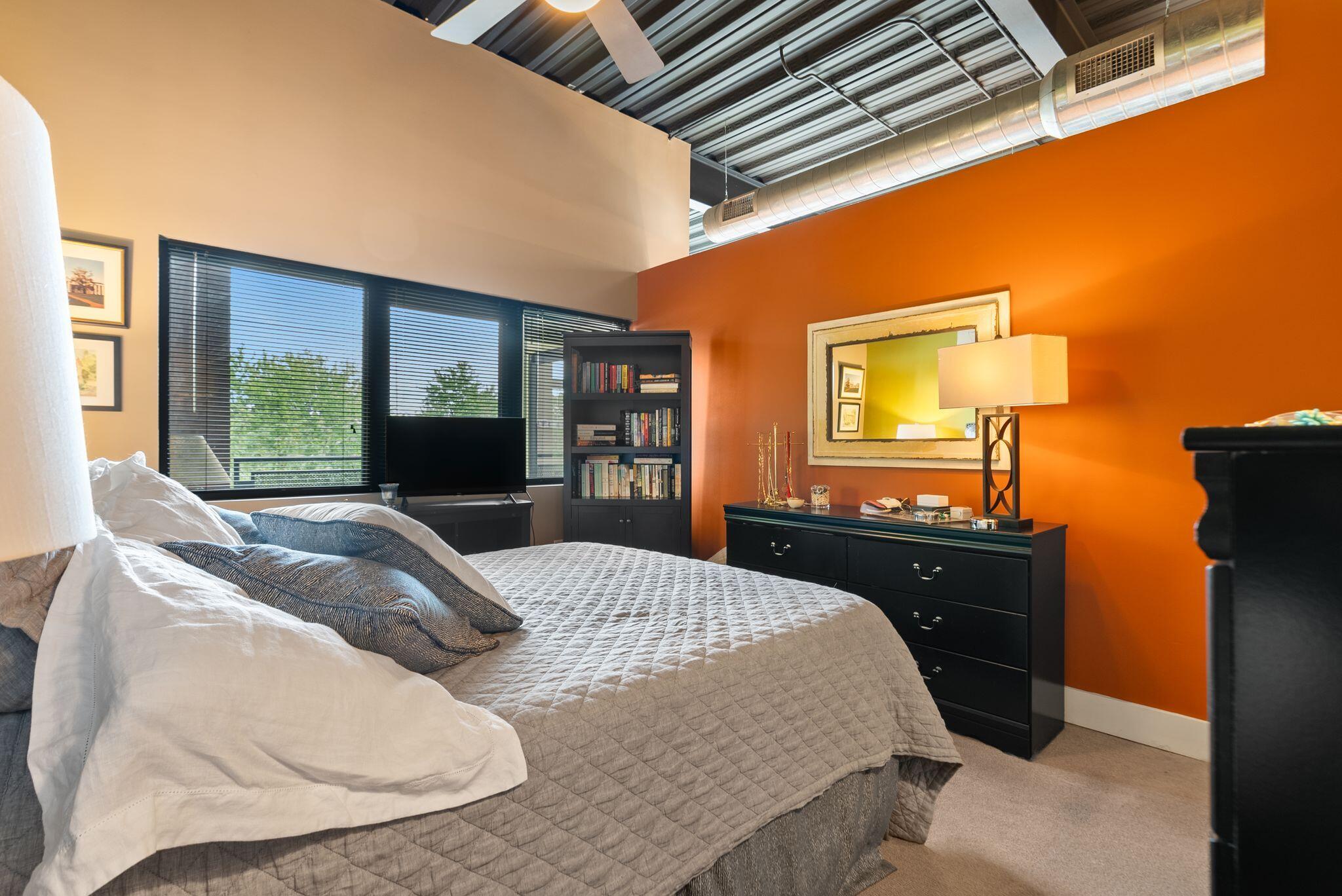350 East Short Street Unit: 324