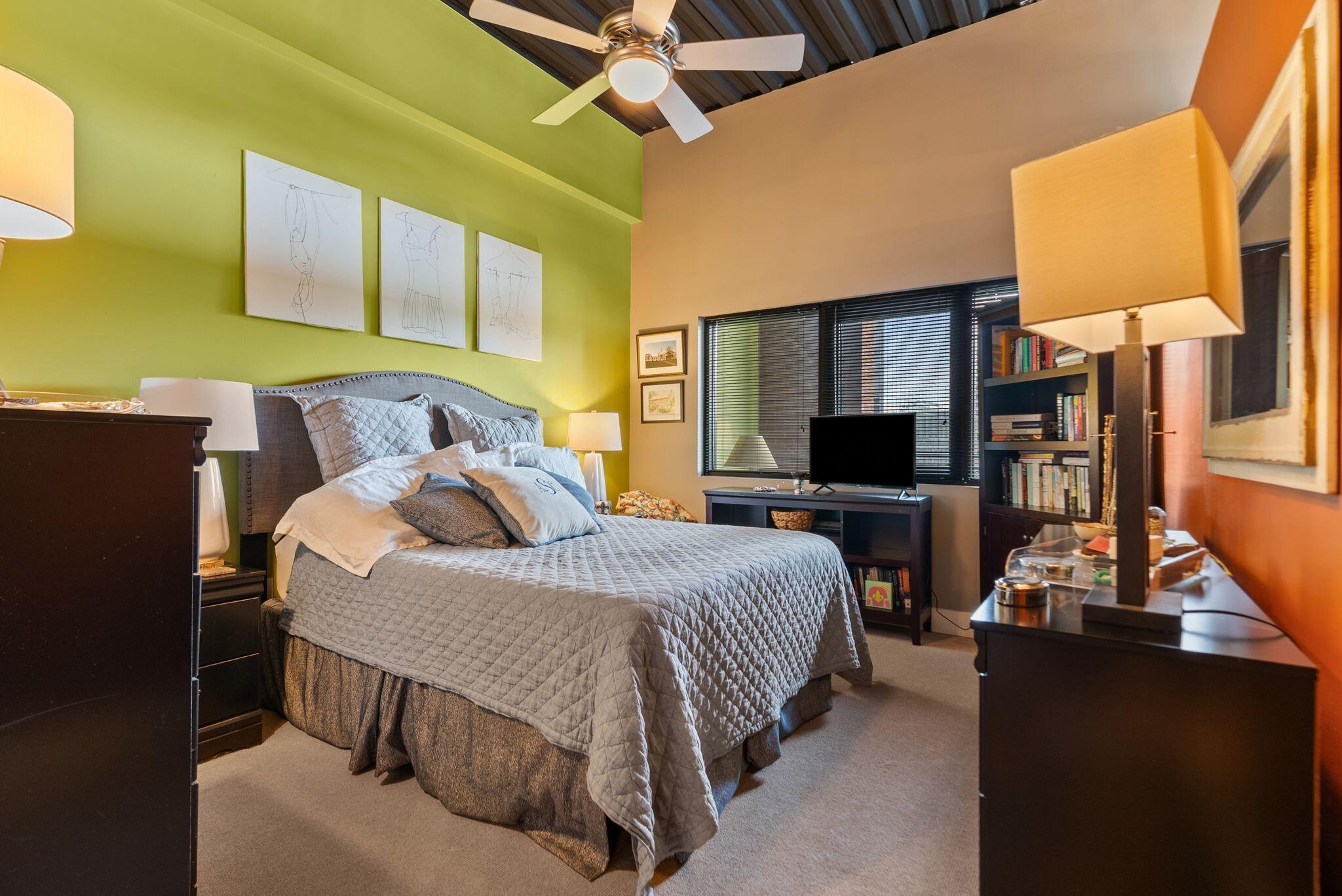 350 East Short Street Unit: 324
