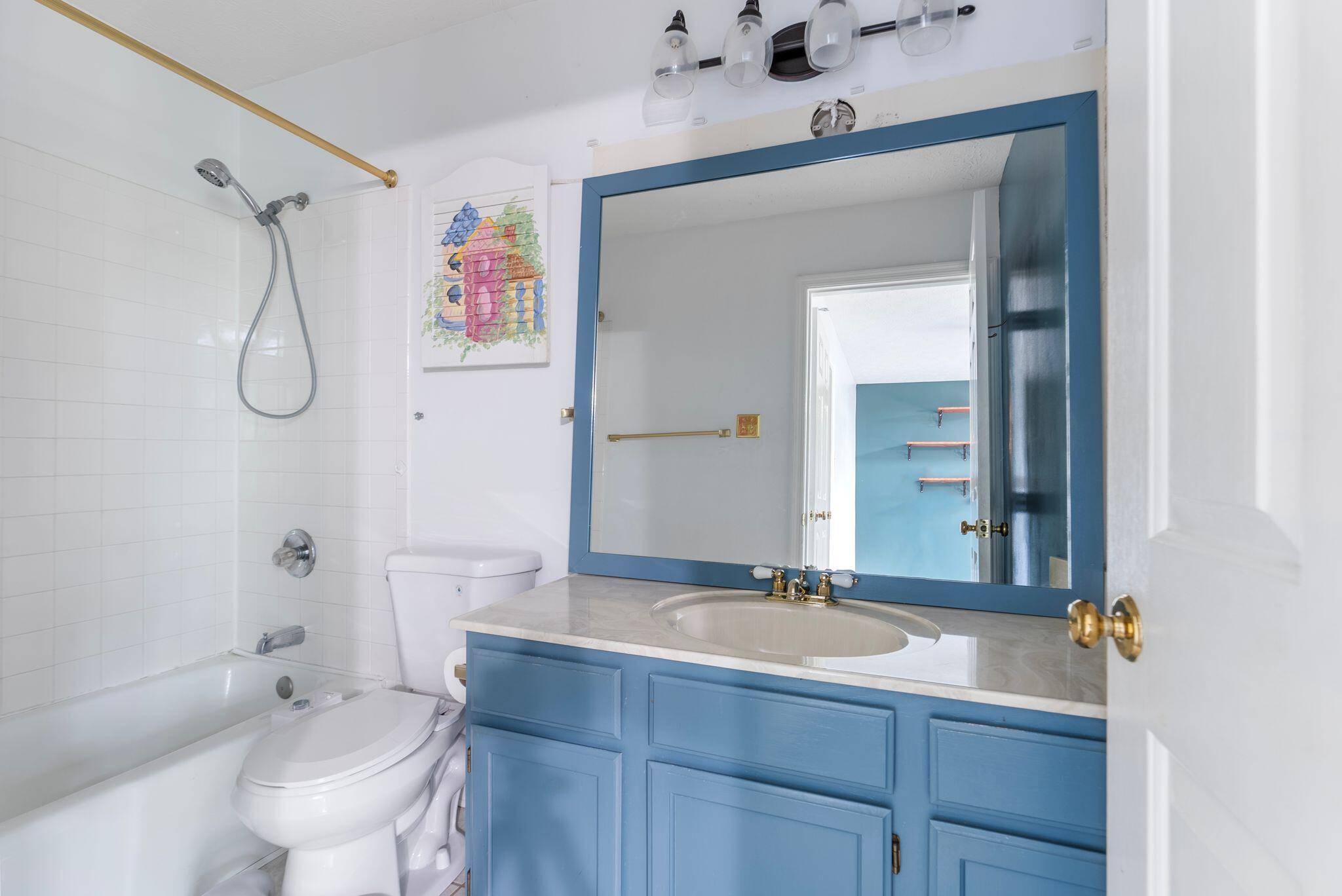 541 West Short Street Unit: 27