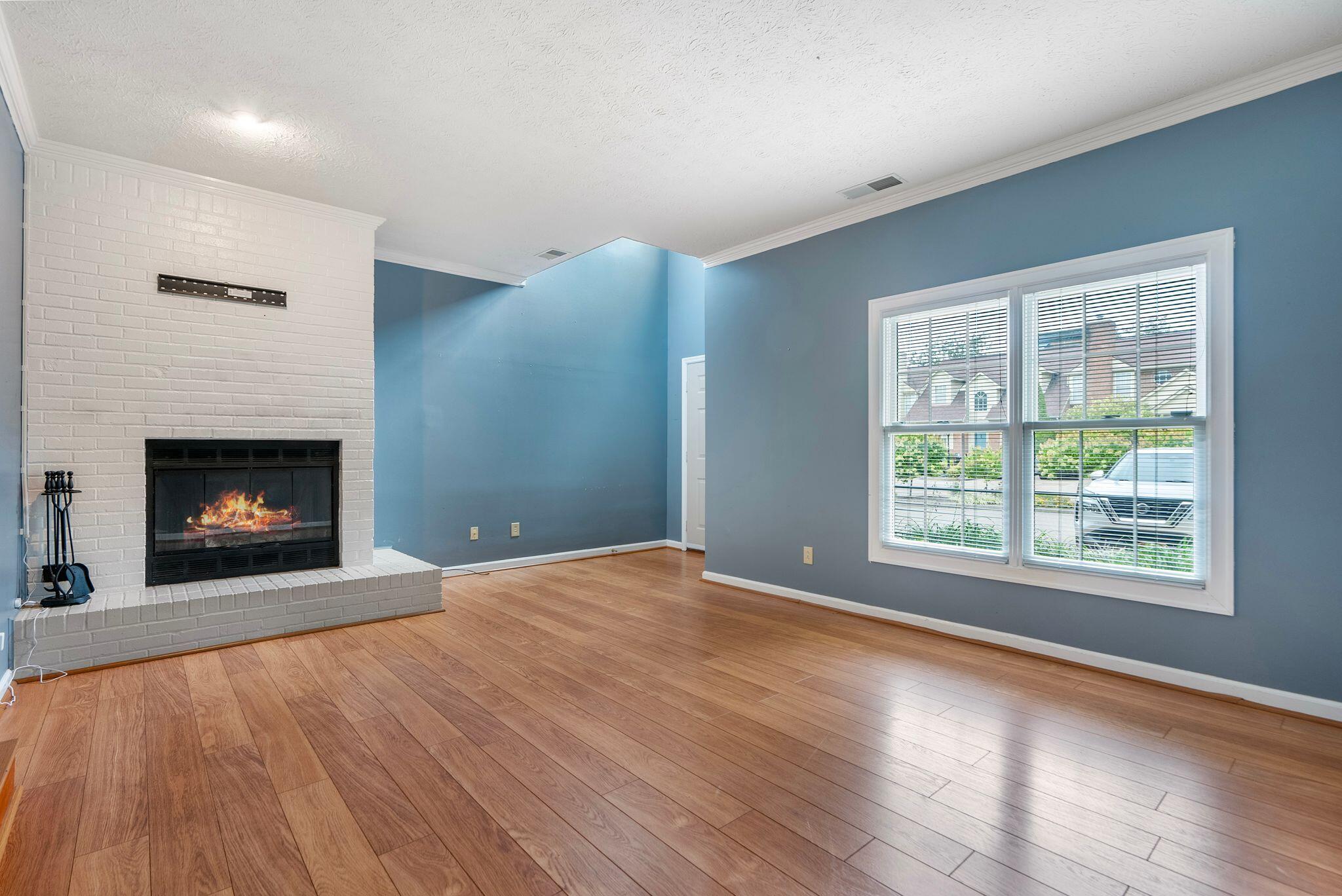 541 West Short Street Unit: 27