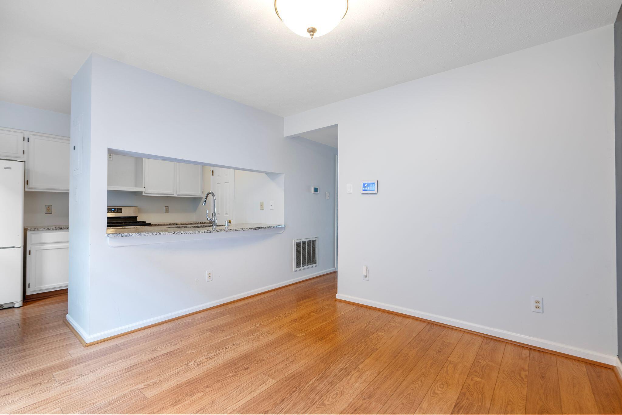 541 West Short Street Unit: 27