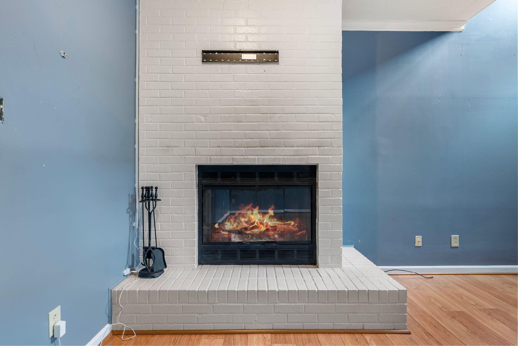 541 West Short Street Unit: 27