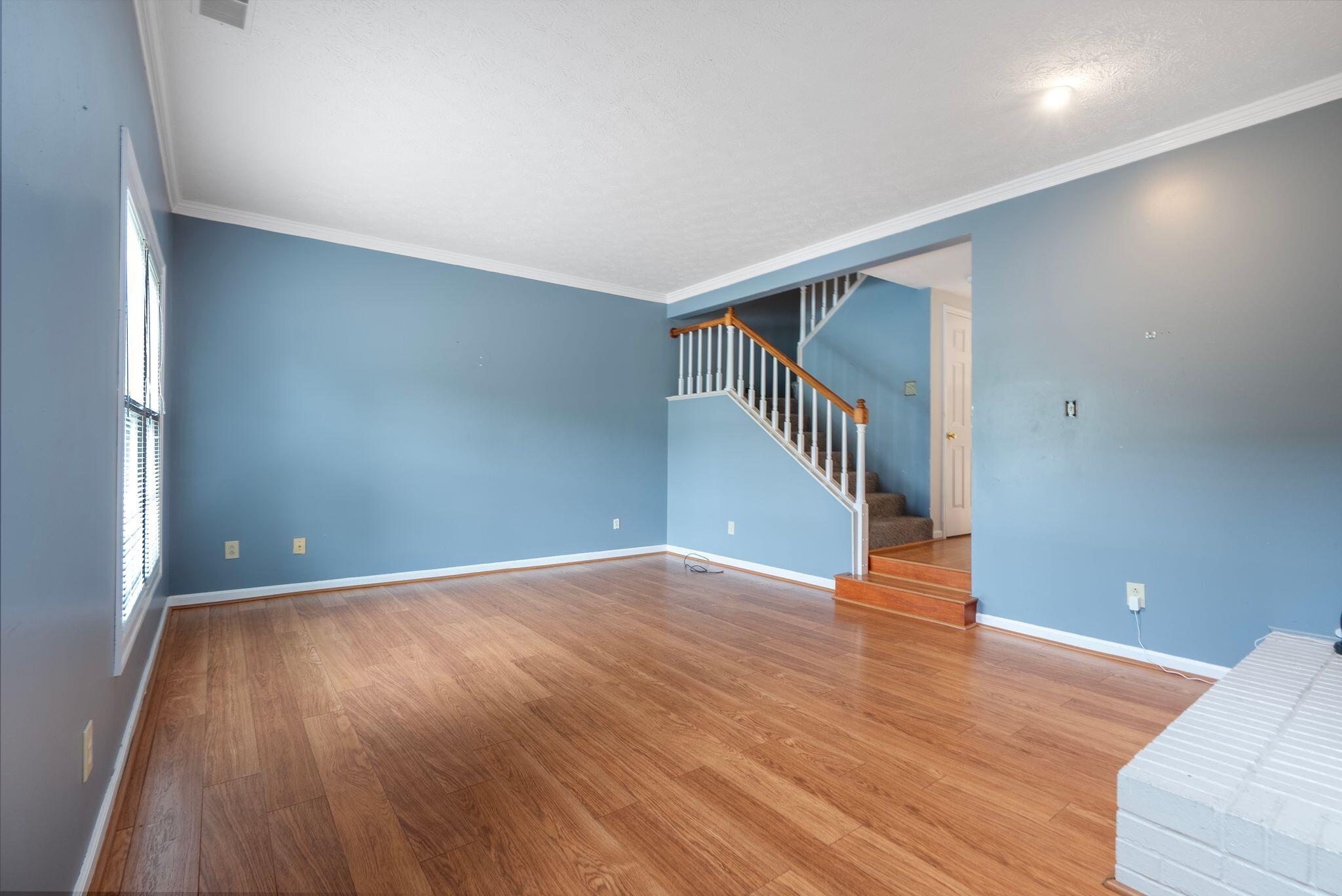 541 West Short Street Unit: 27