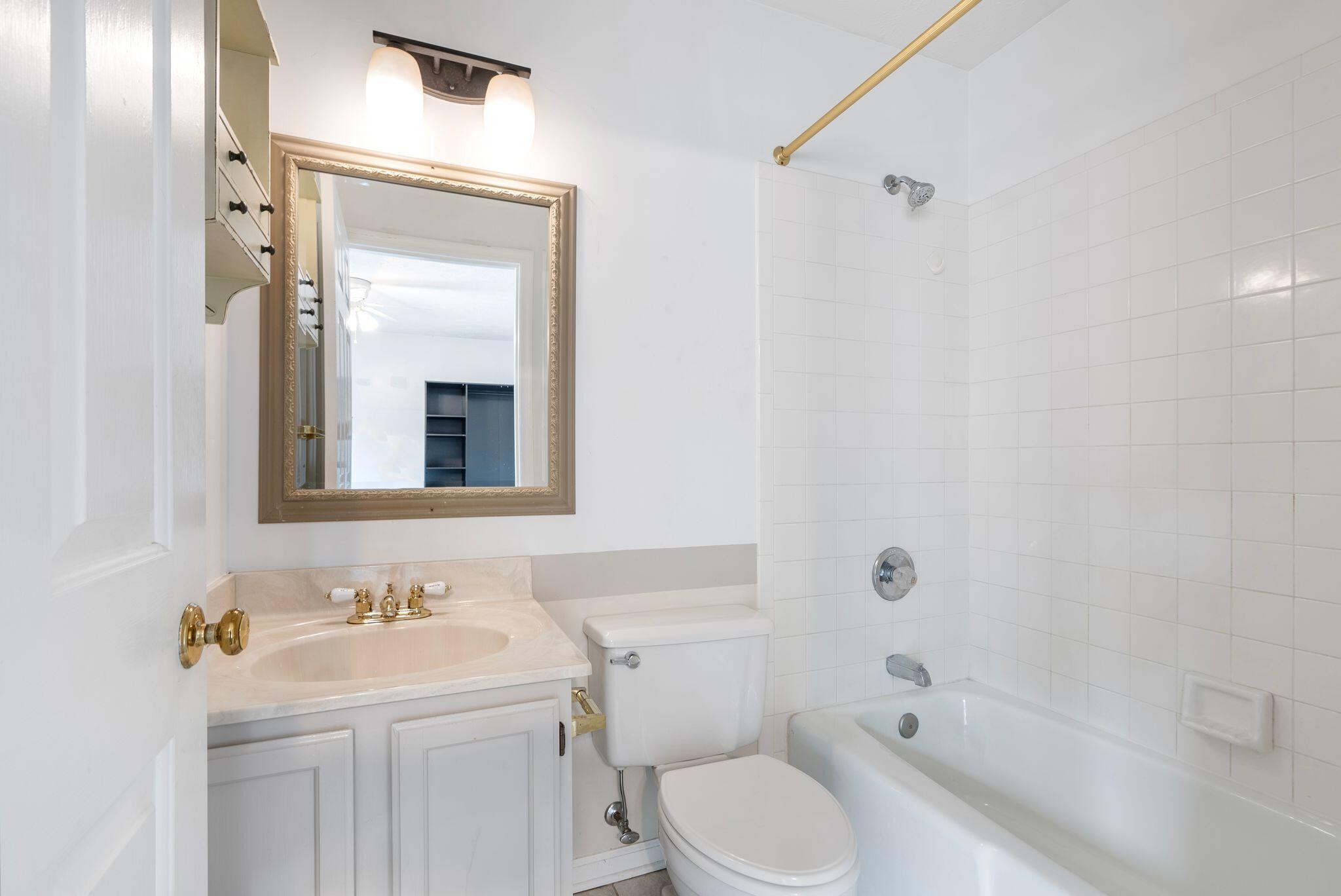 541 West Short Street Unit: 27
