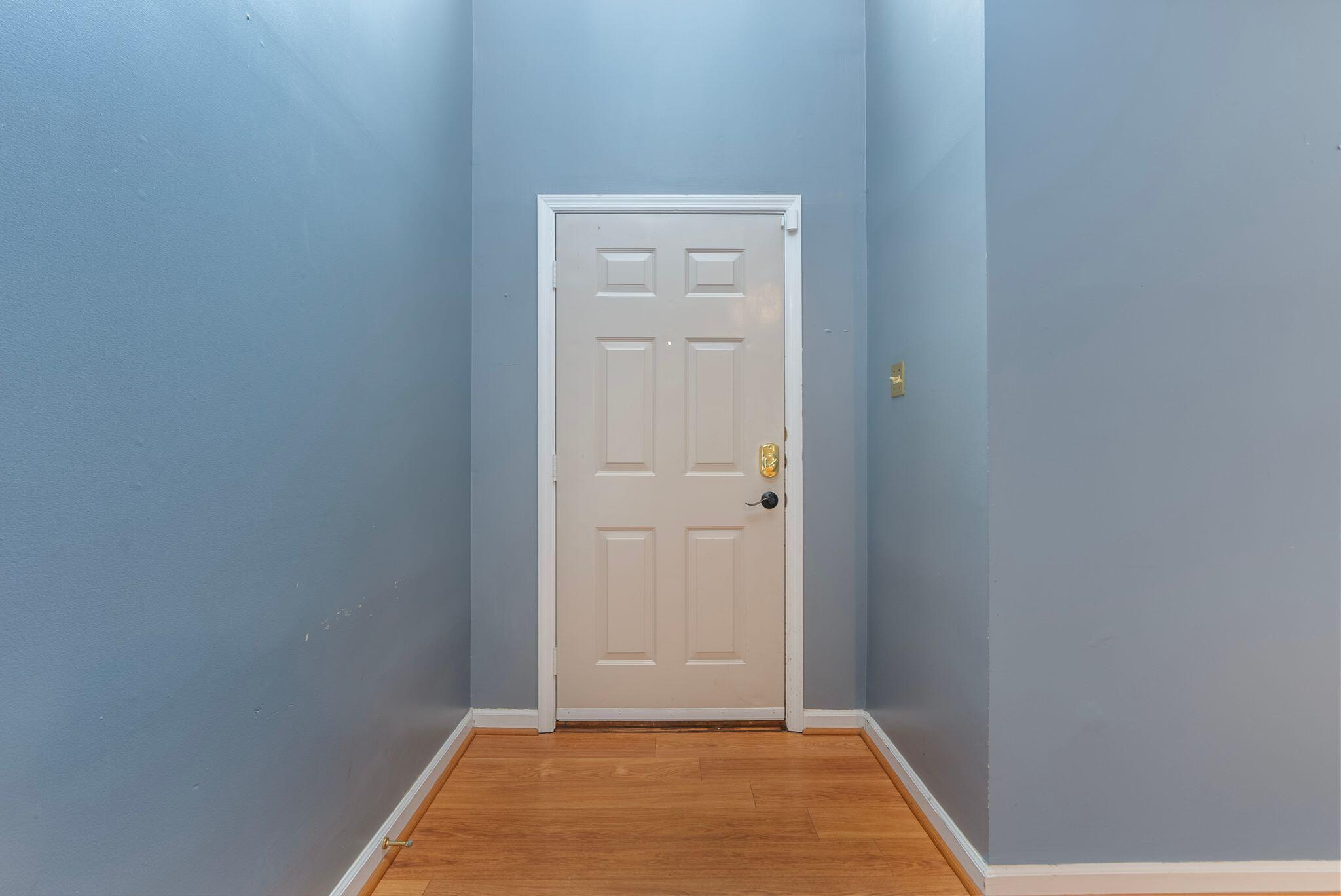 541 West Short Street Unit: 27