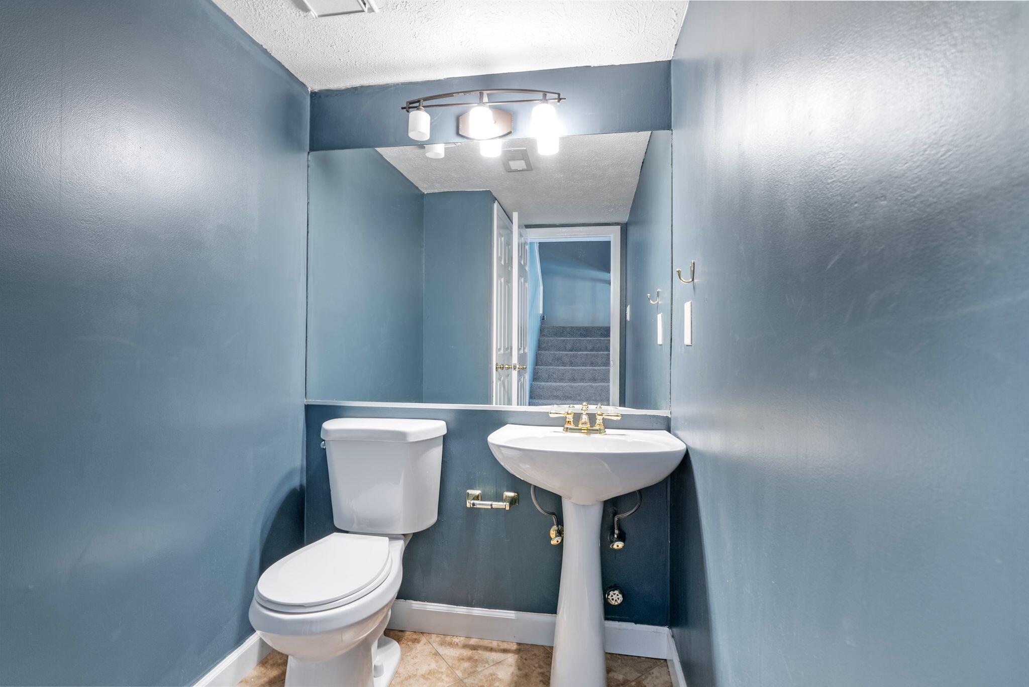 541 West Short Street Unit: 27