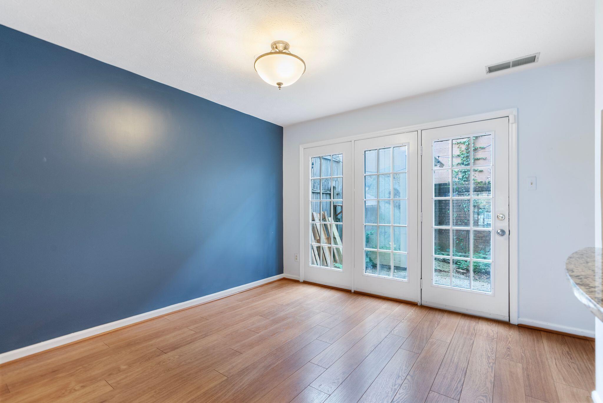 541 West Short Street Unit: 27