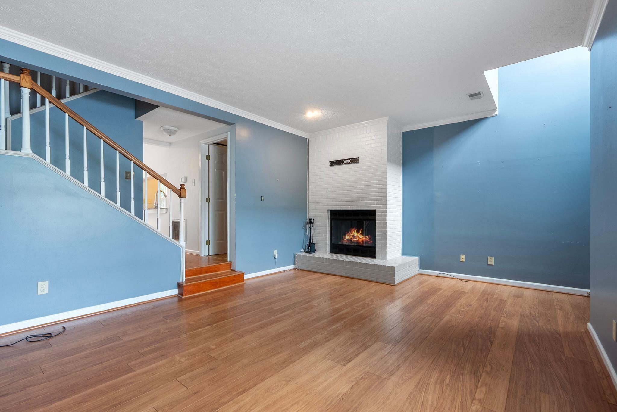 541 West Short Street Unit: 27