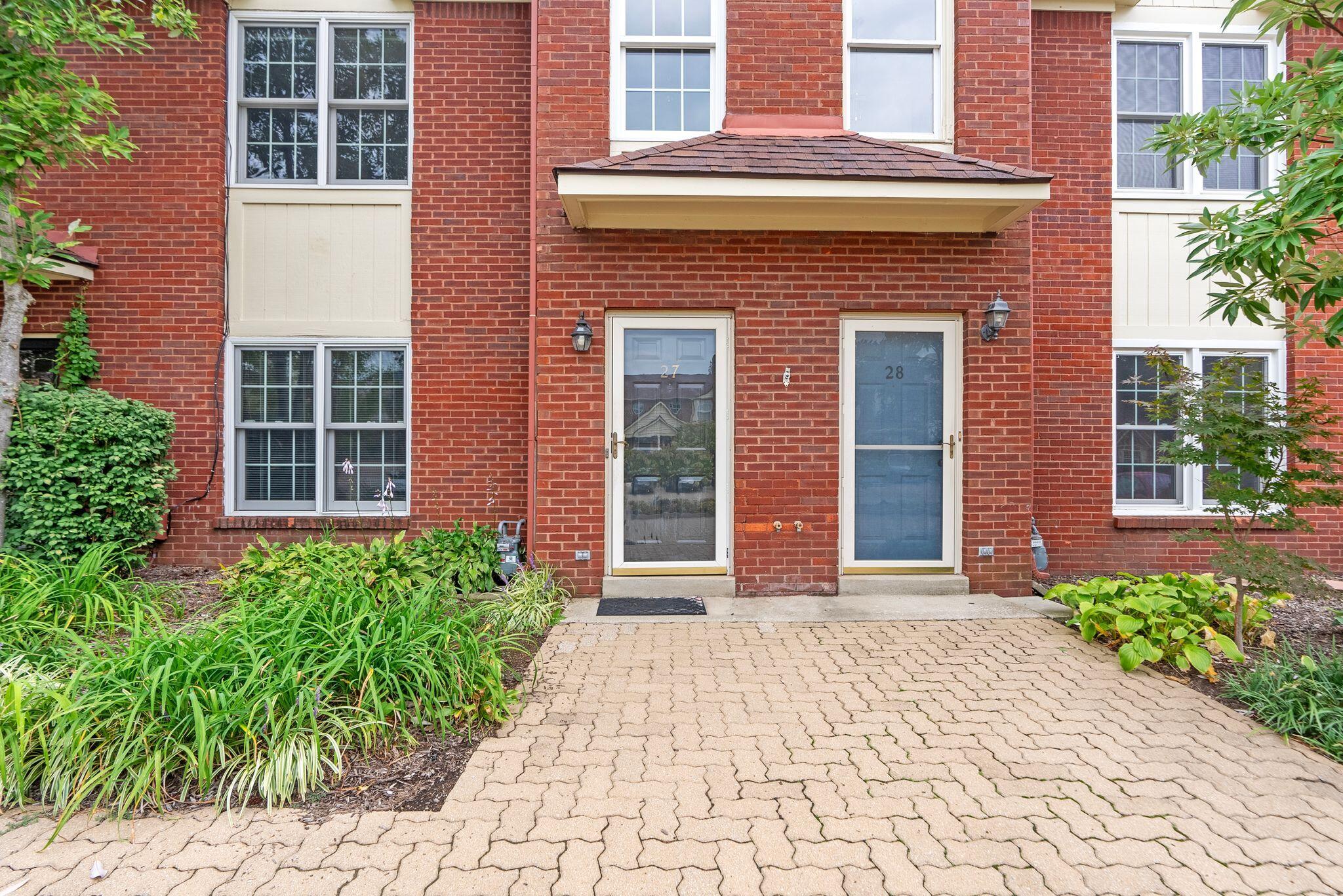 541 West Short Street Unit: 27
