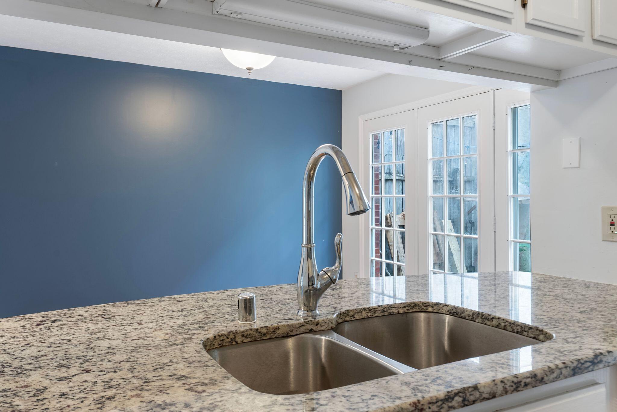 541 West Short Street Unit: 27