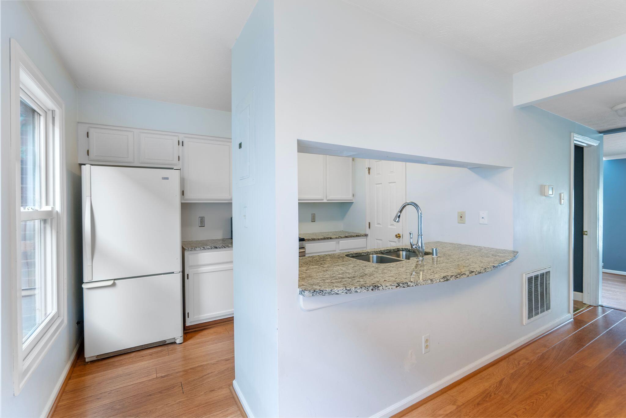 541 West Short Street Unit: 27
