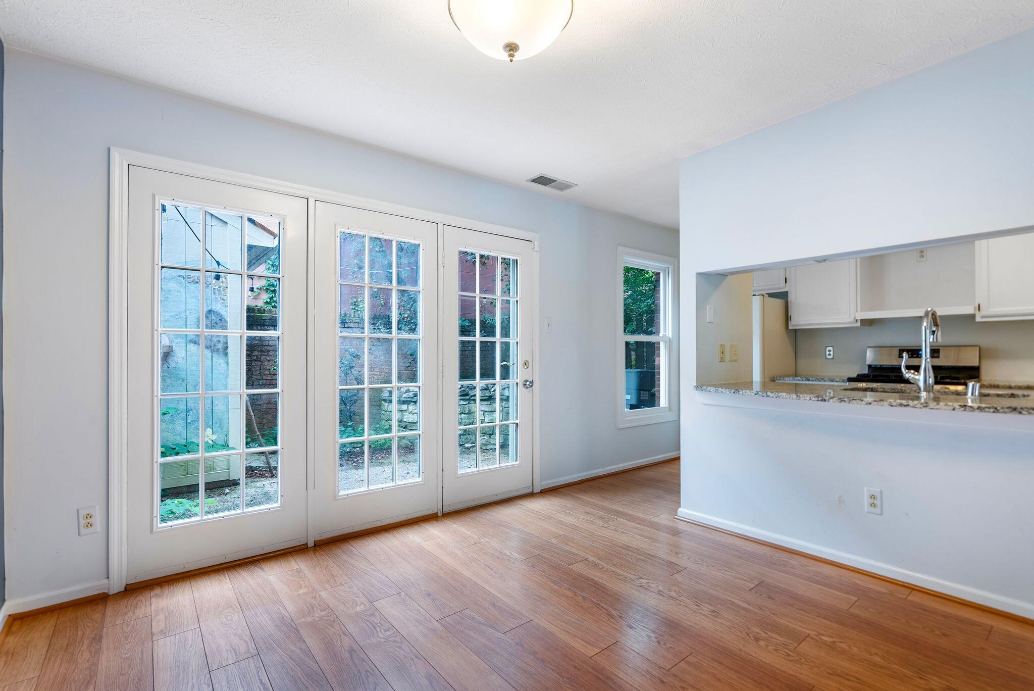 541 West Short Street Unit: 27