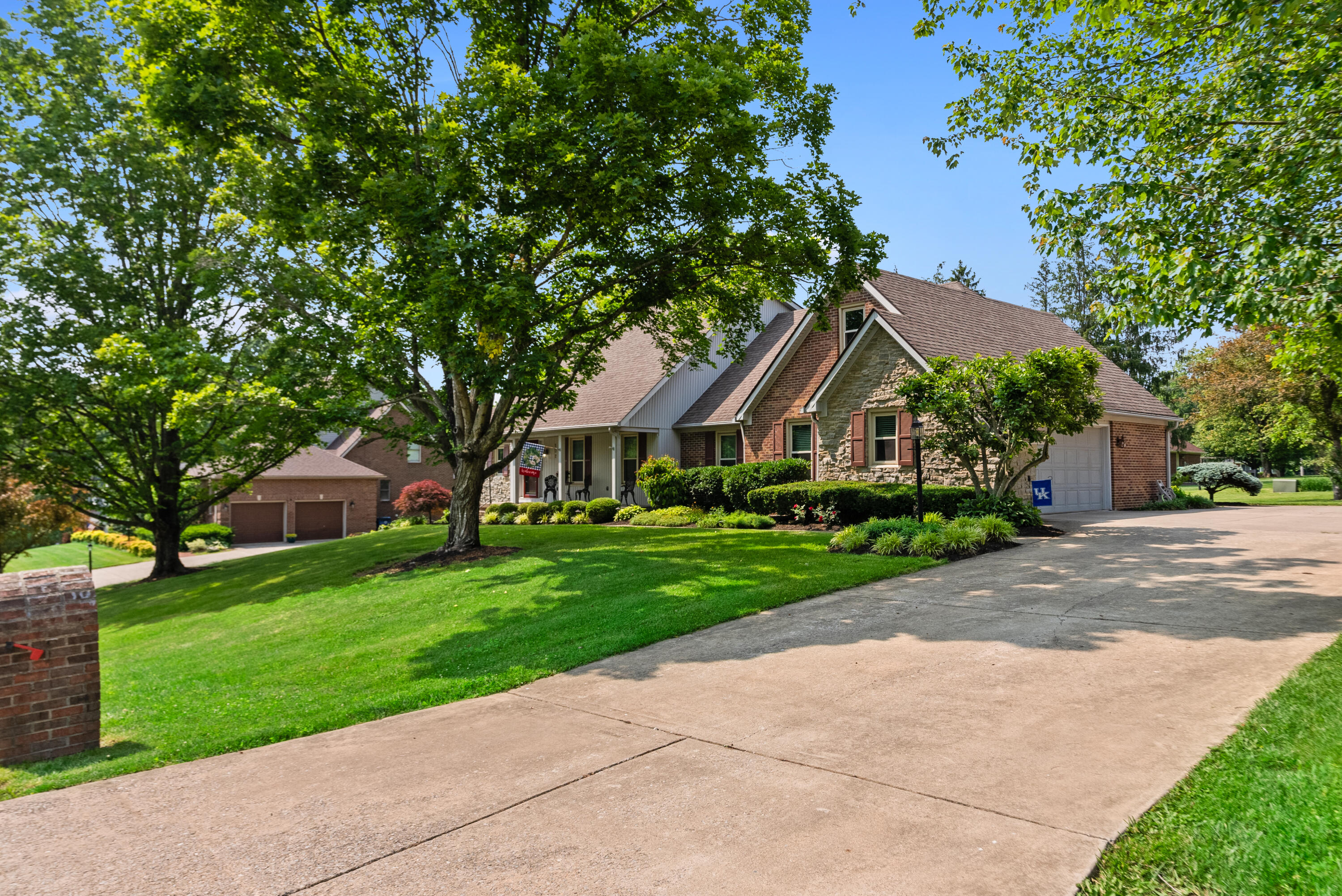 102 Camelot Drive