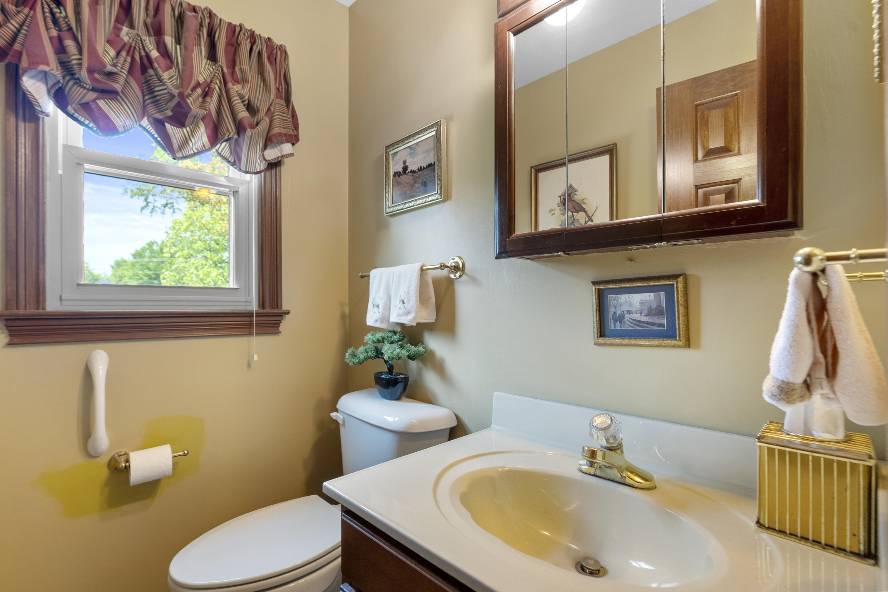 102 Camelot Drive