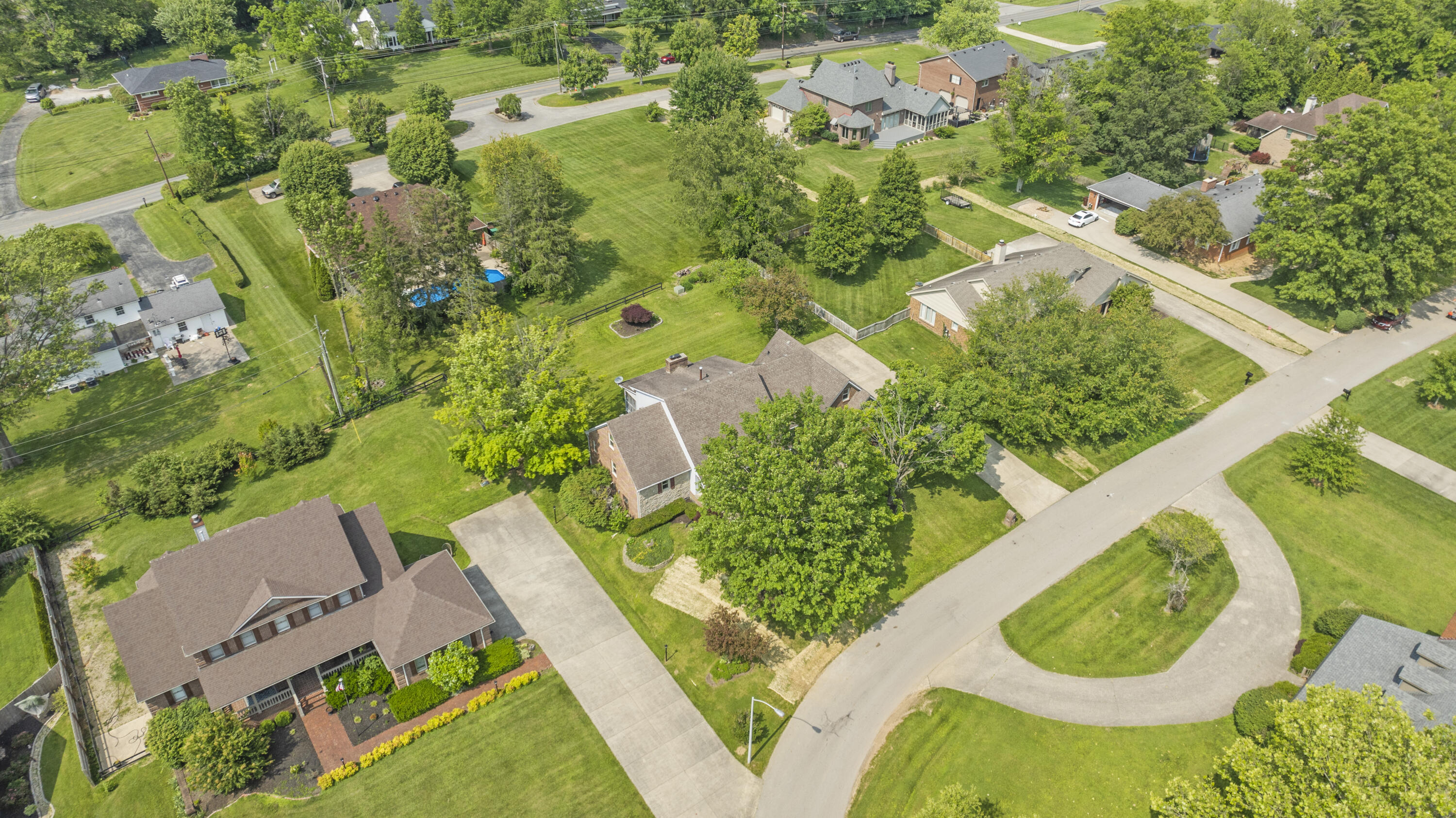102 Camelot Drive