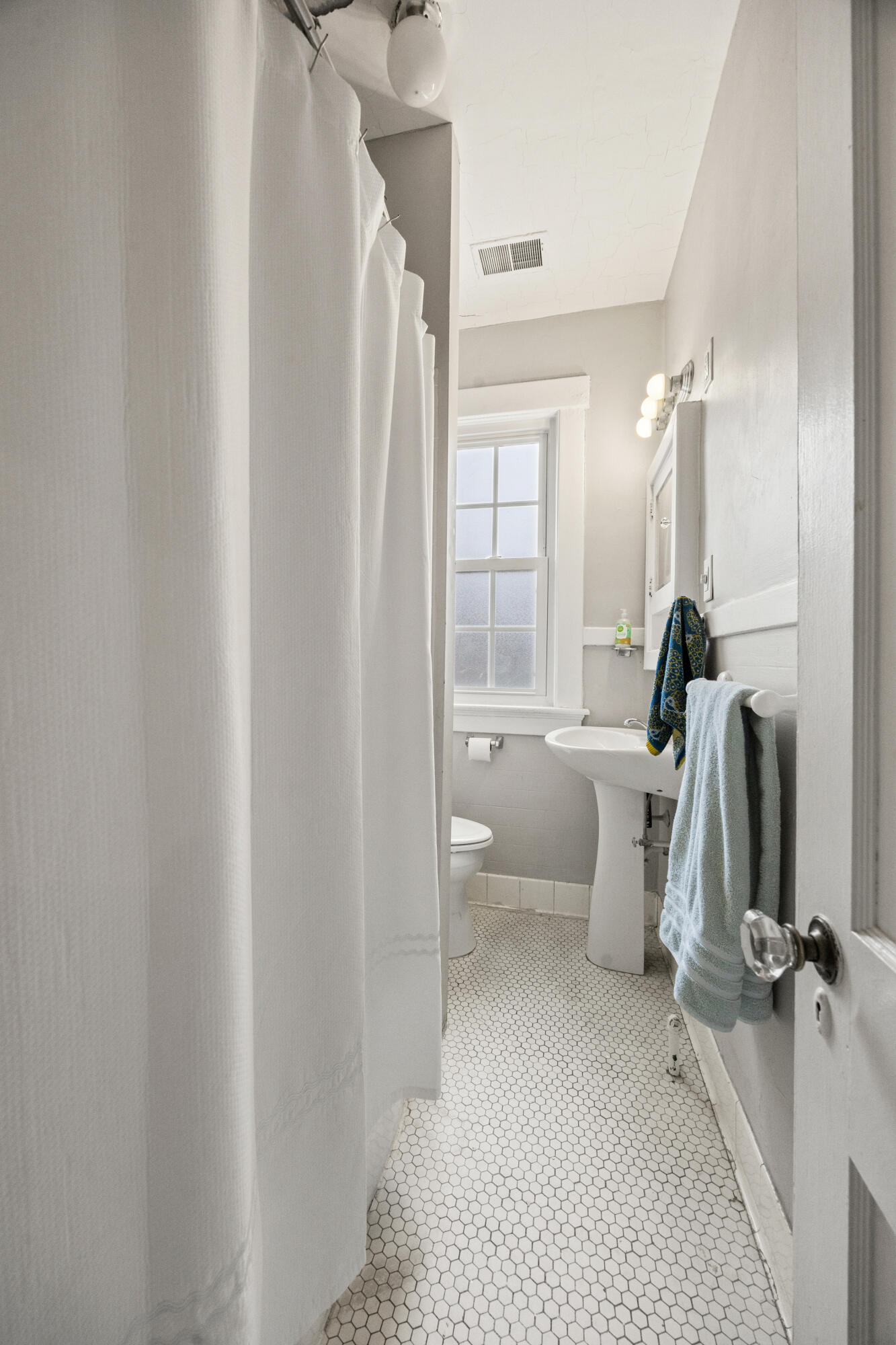 1127 Richmond Road 3