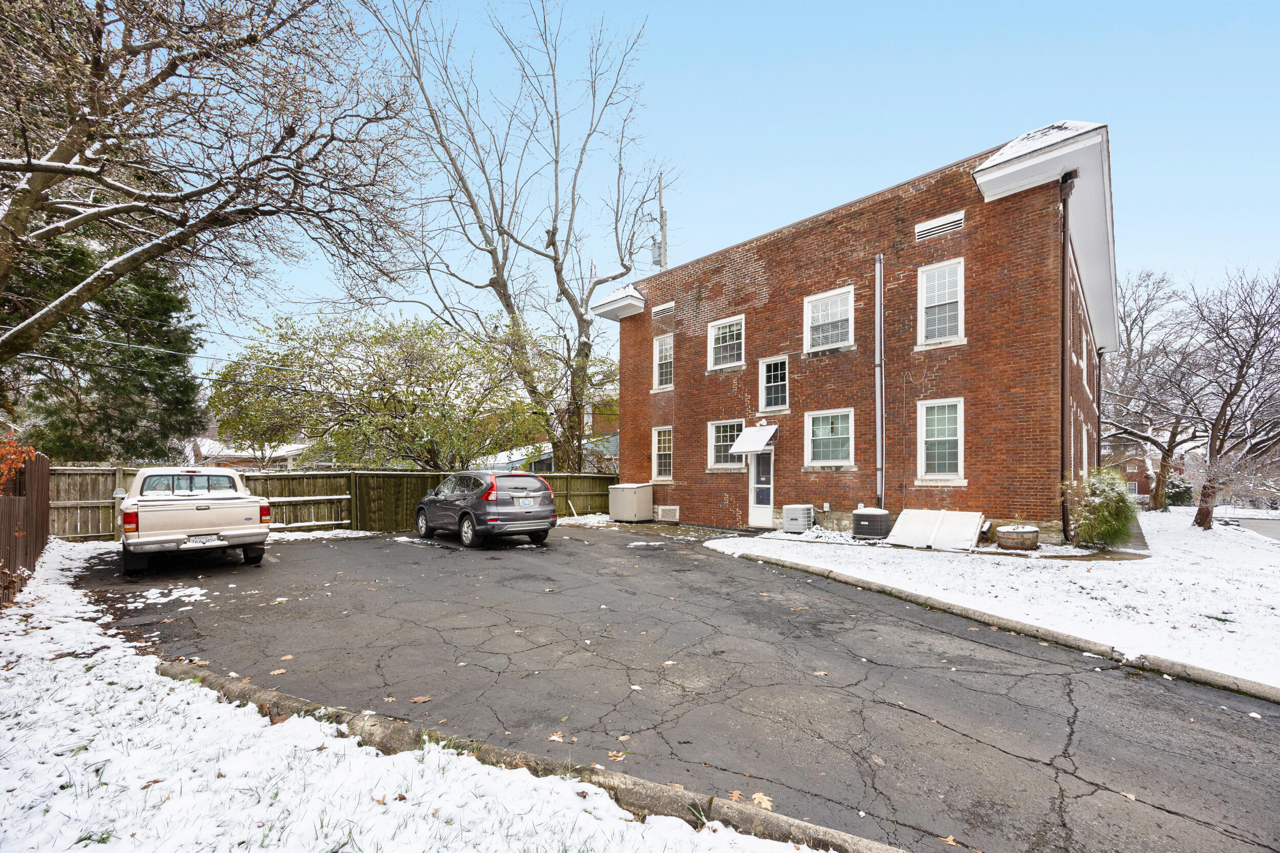 1127 Richmond Road 3