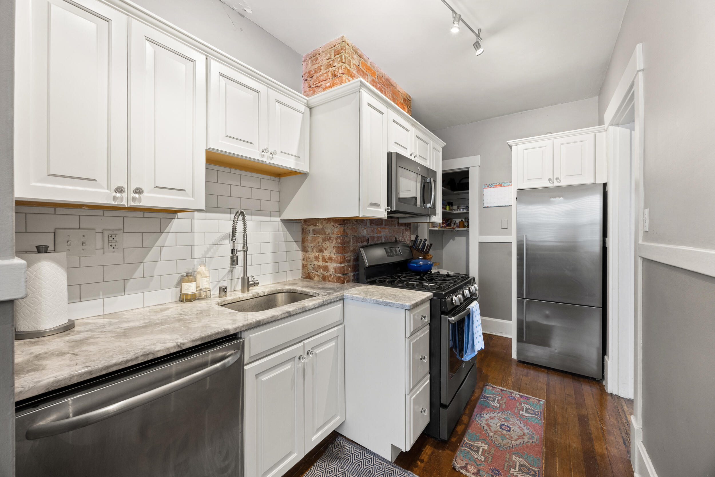 1127 Richmond Road 3