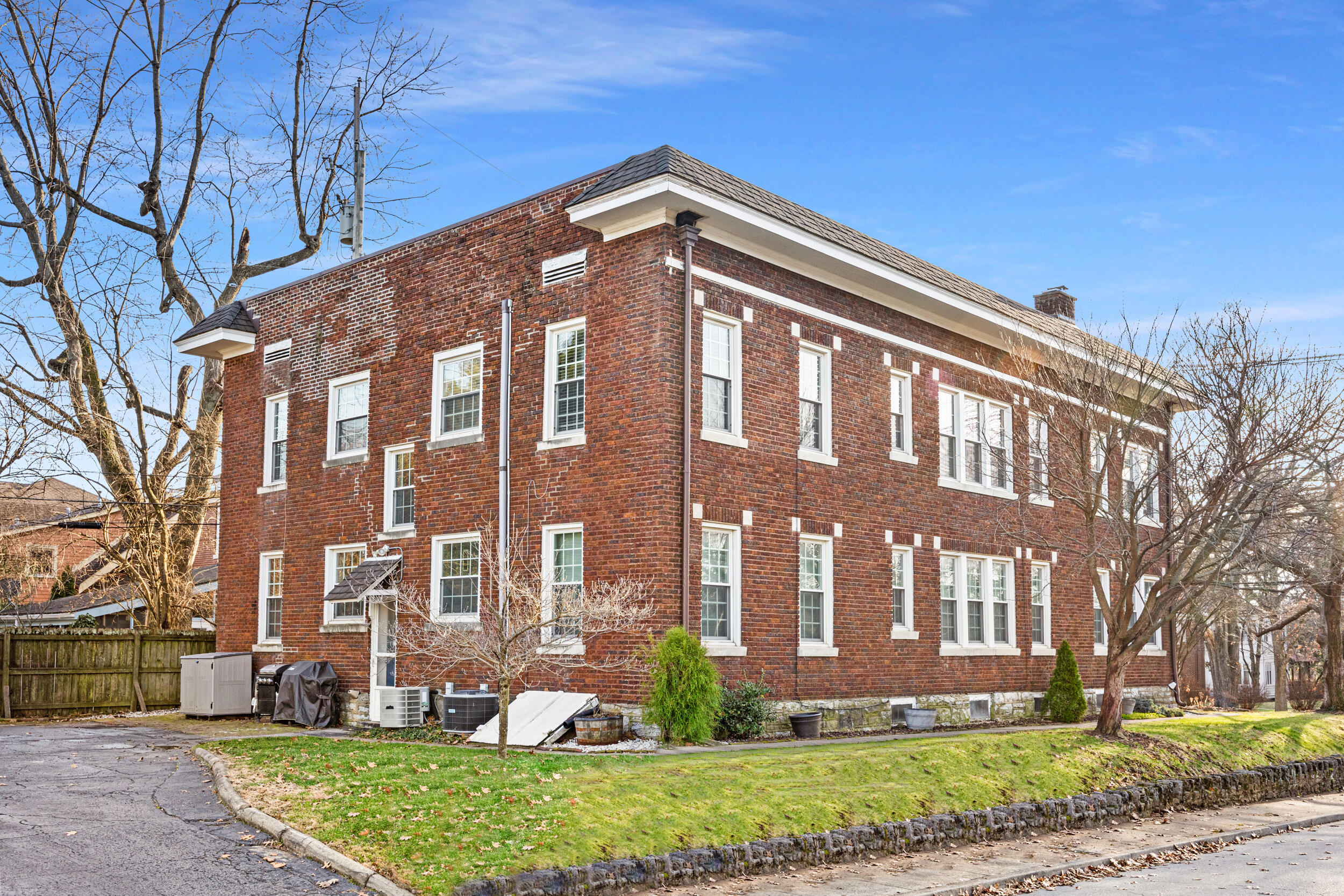 1127 Richmond Road 3