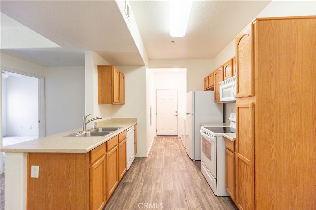 41410 Juniper Street 2512