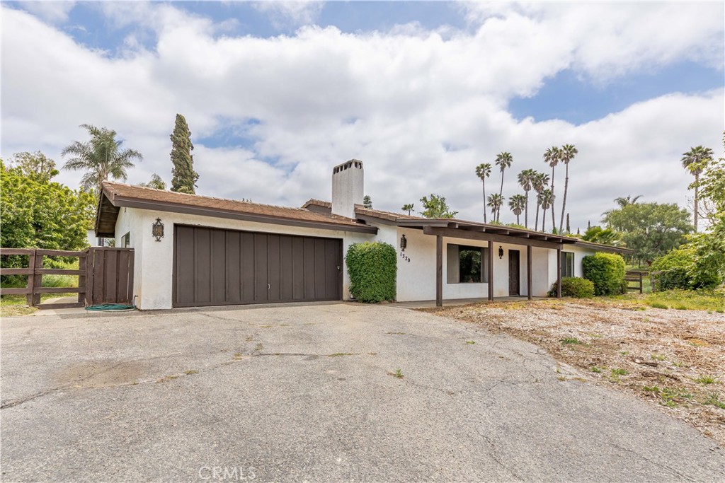 1320 Cuesta Norte