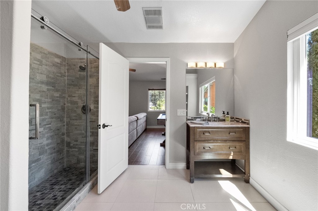 40493 Calle Katerine