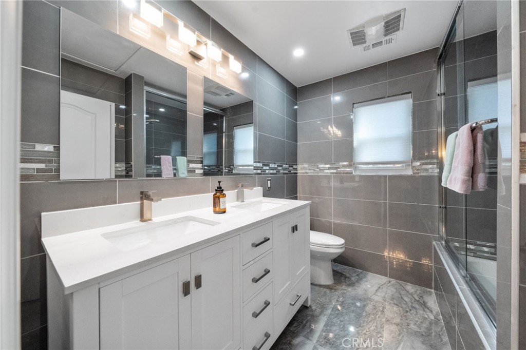 40493 Calle Katerine