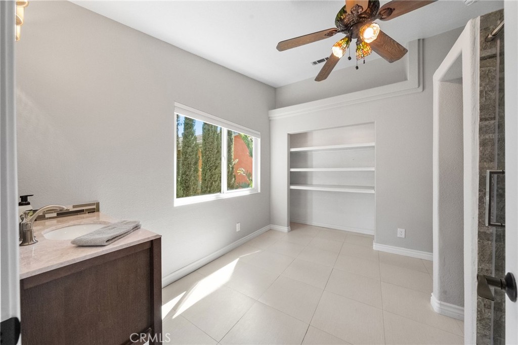 40493 Calle Katerine