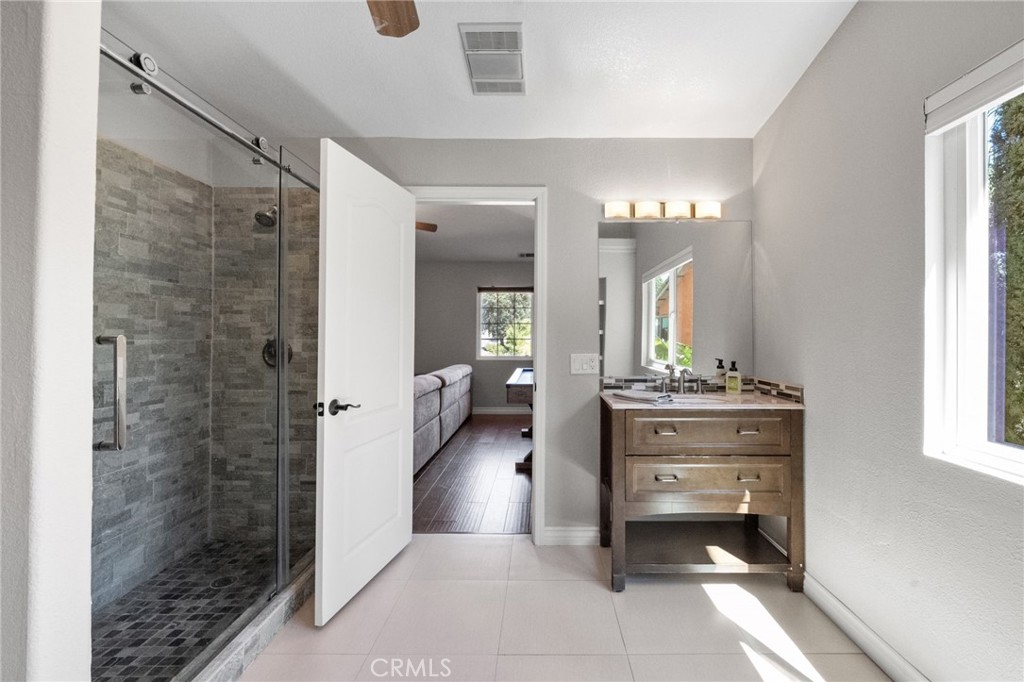 40493 Calle Katerine