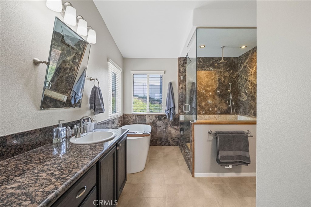 40406 Calle Katerine
