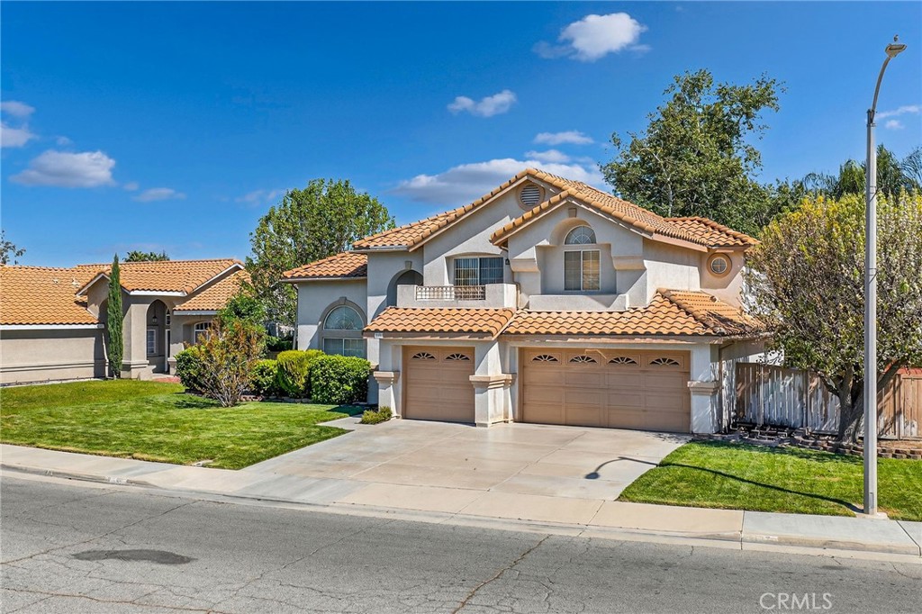 1137 Avenida Roundelay