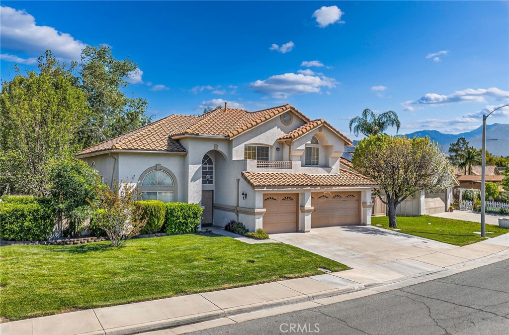 1137 Avenida Roundelay