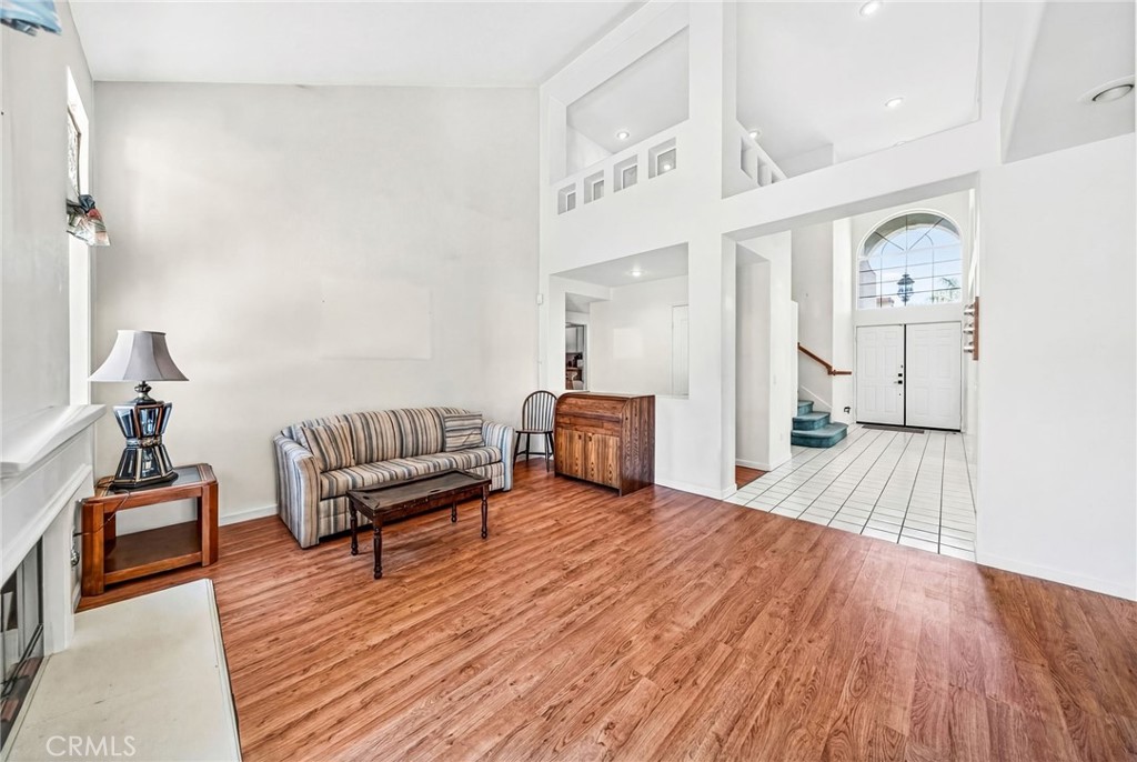 1137 Avenida Roundelay