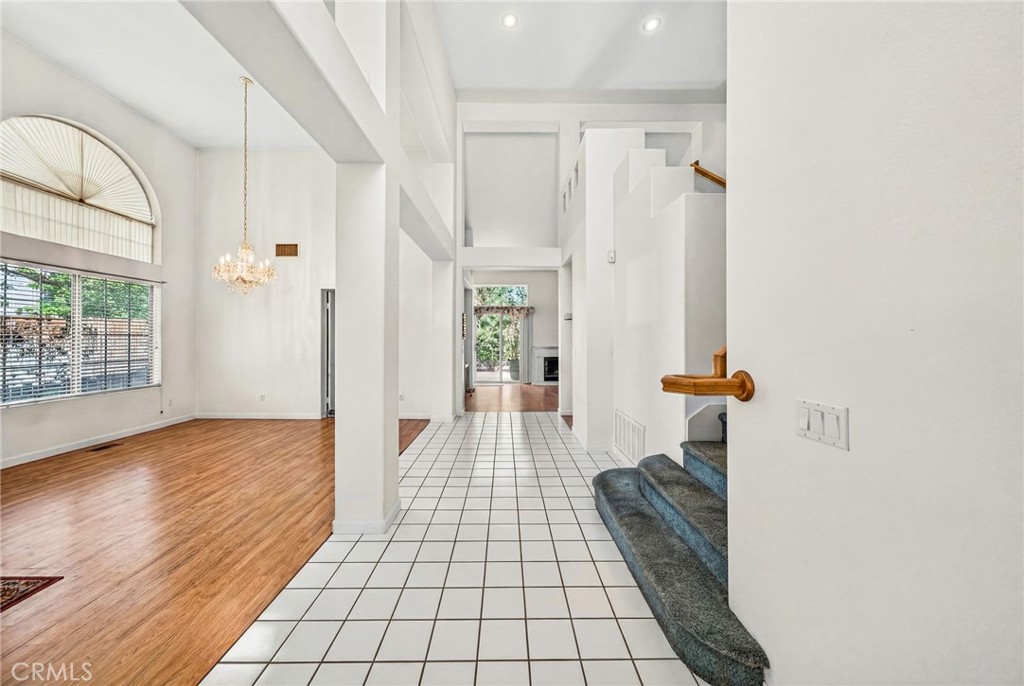 1137 Avenida Roundelay