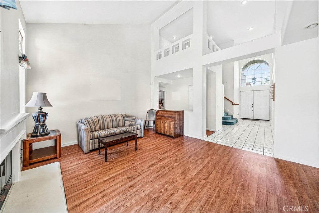 1137 Avenida Roundelay