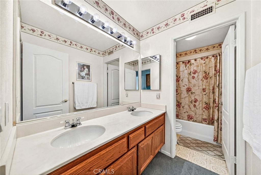 1137 Avenida Roundelay