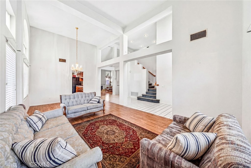 1137 Avenida Roundelay