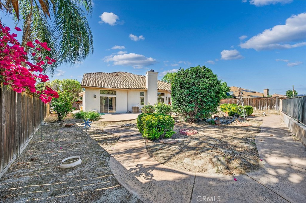 1137 Avenida Roundelay