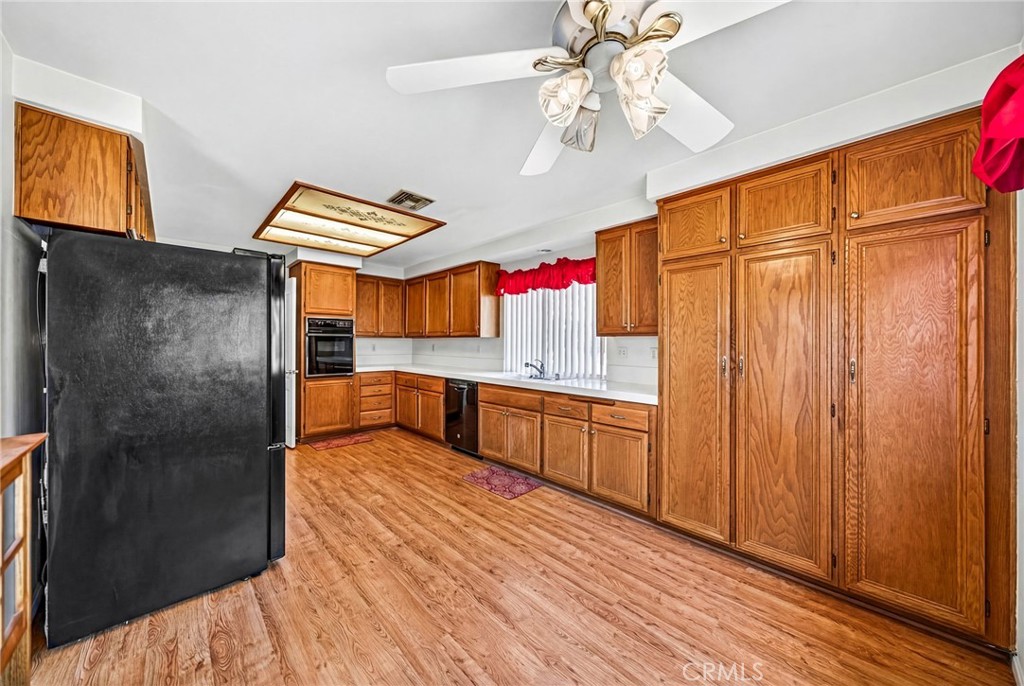 1137 Avenida Roundelay