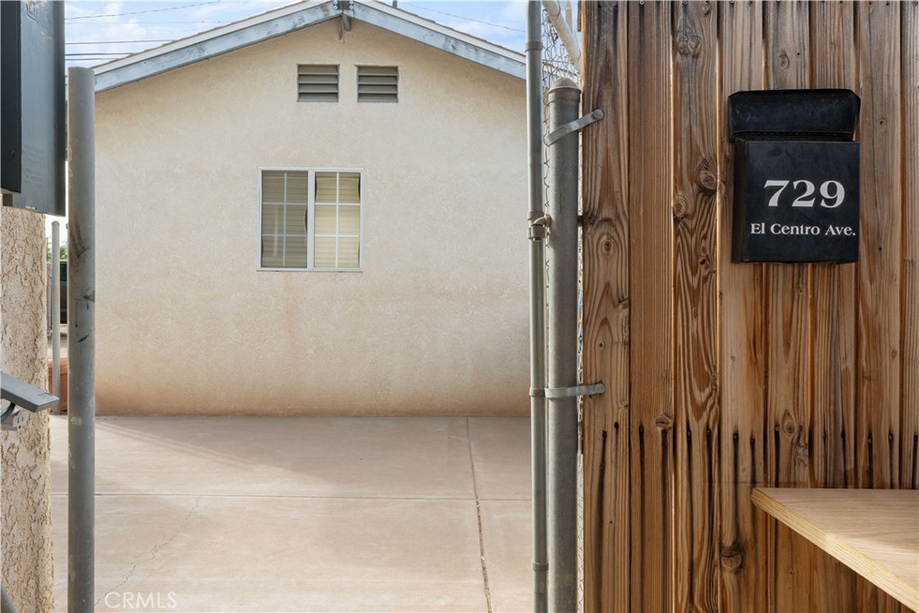 727 El Centro Avenue