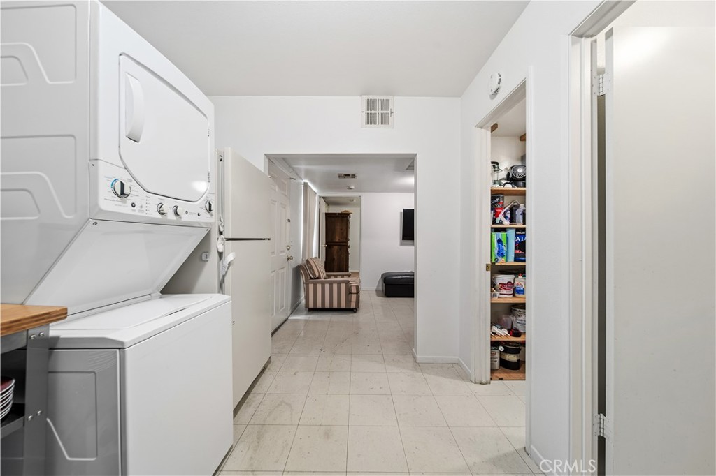 727 El Centro Avenue