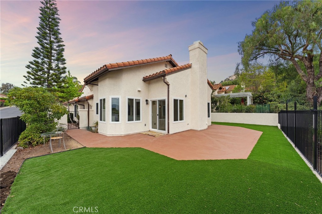 1723 Larkhaven Glen