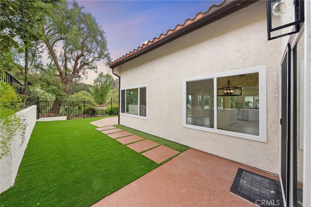 1723 Larkhaven Glen