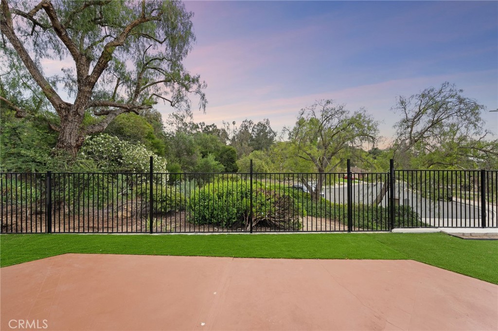 1723 Larkhaven Glen