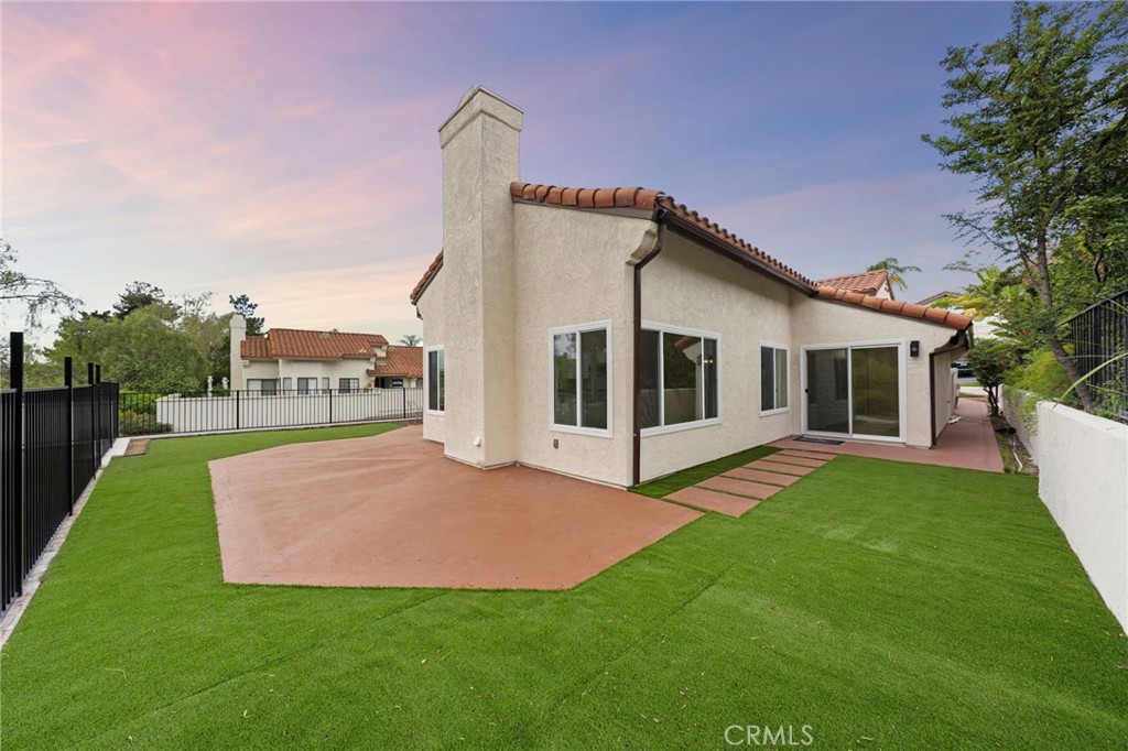 1723 Larkhaven Glen