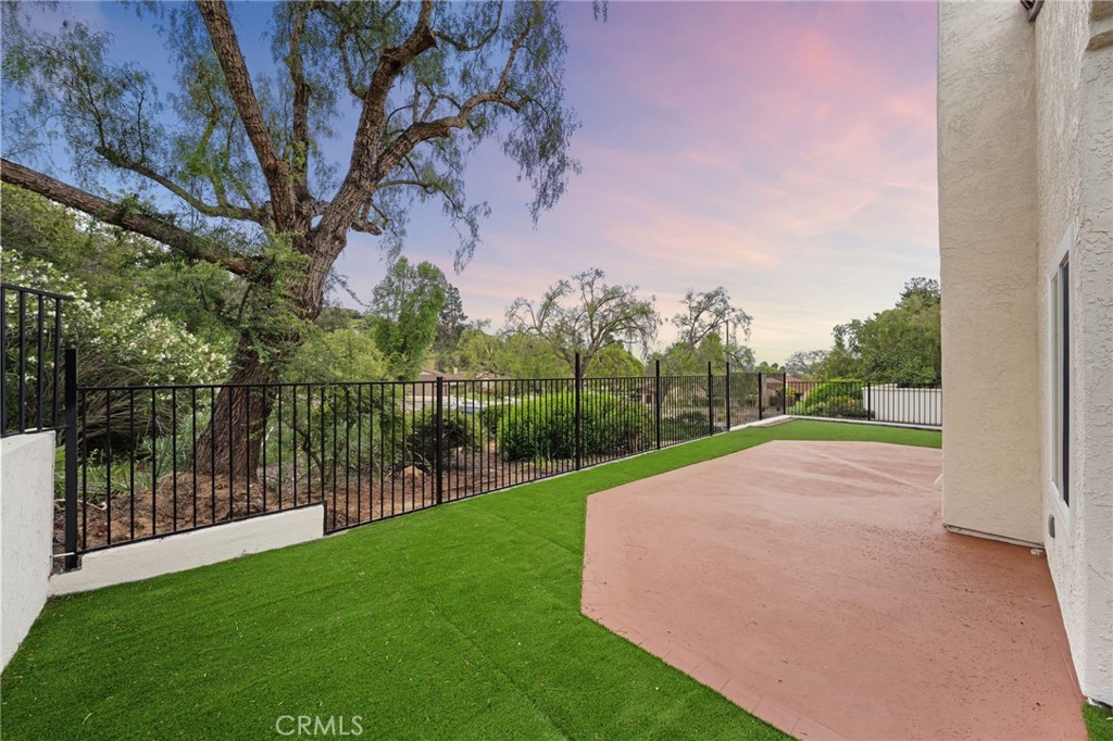 1723 Larkhaven Glen