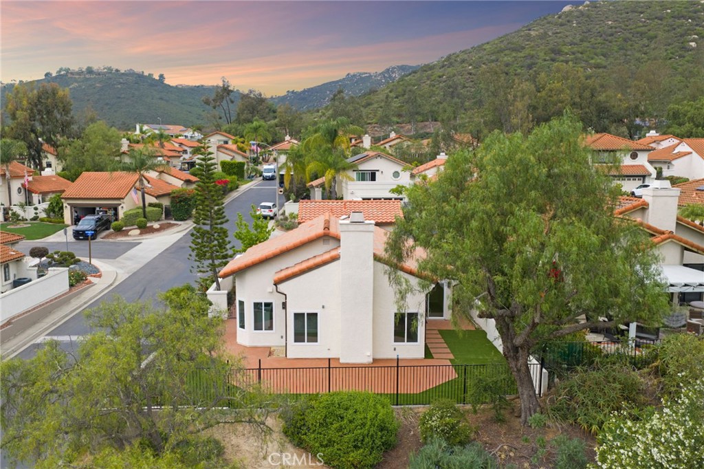 1723 Larkhaven Glen